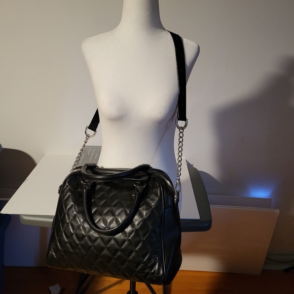 DANIER Quilted Leather bag. Large, long strap included. Excellent condition. - Picture 5 of 9